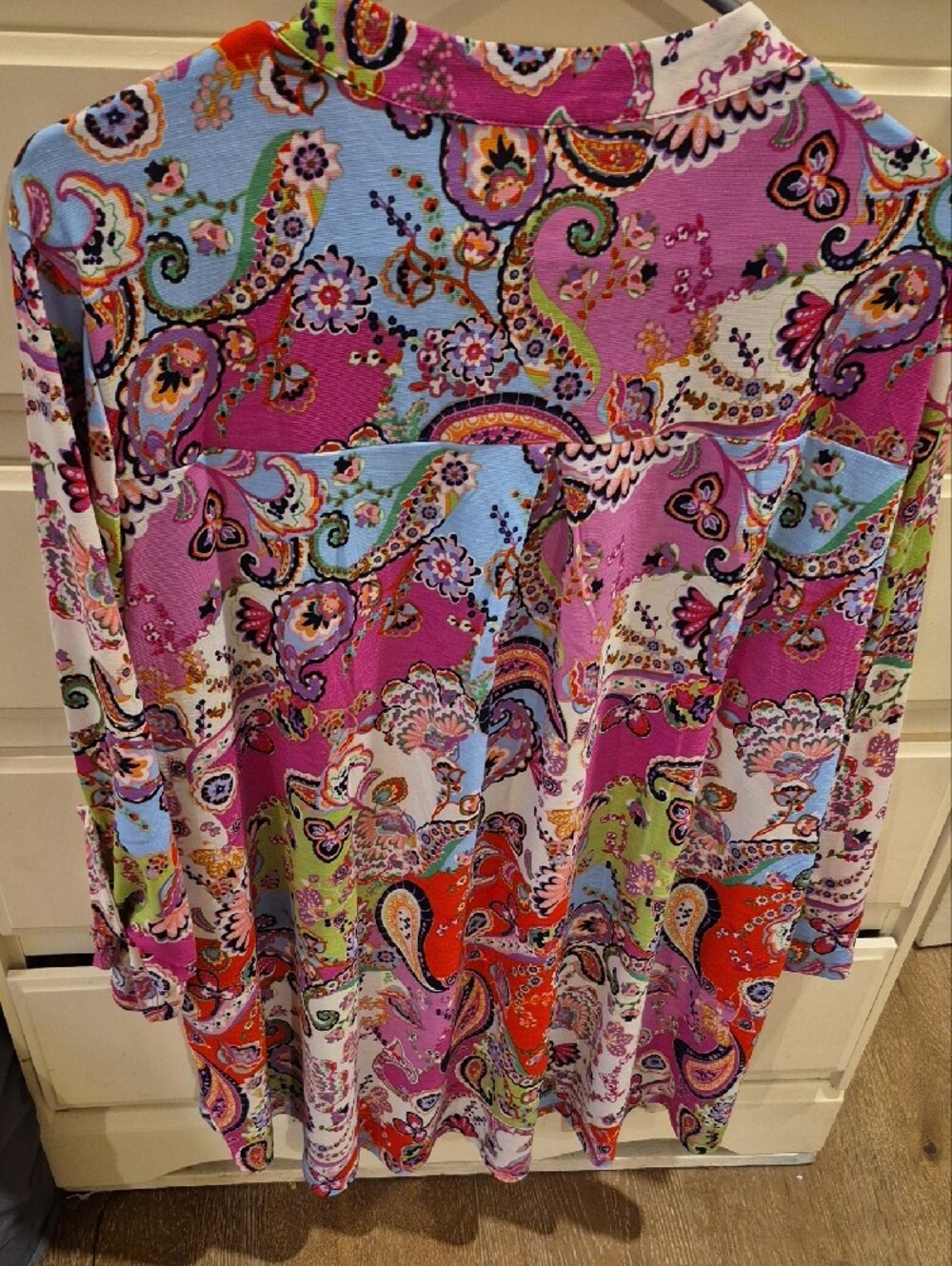 Wrinkle Free Dear Scarlett Multicolor Paisley V-Neck Tunic Top - Picture 4 of 4